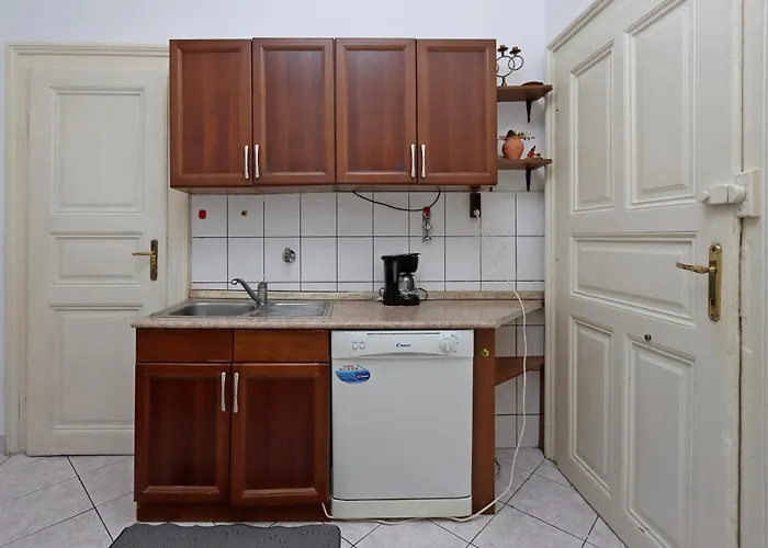 Lejlighed With Parking Space - 24396