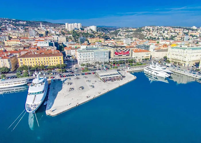 Lejlighed With Parking Space - 24396